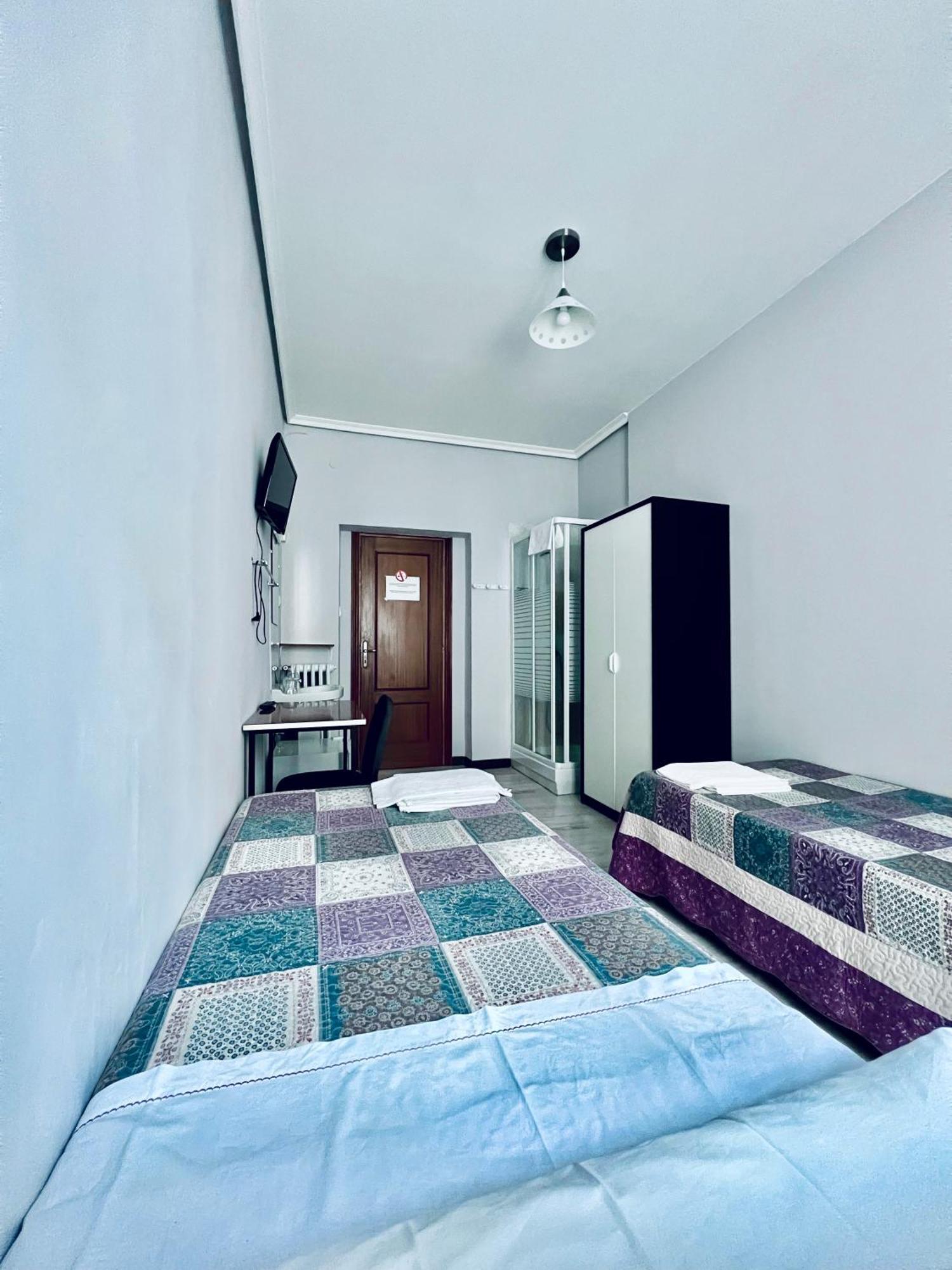 Hostal Conde De Alba Madrid Ngoại thất bức ảnh