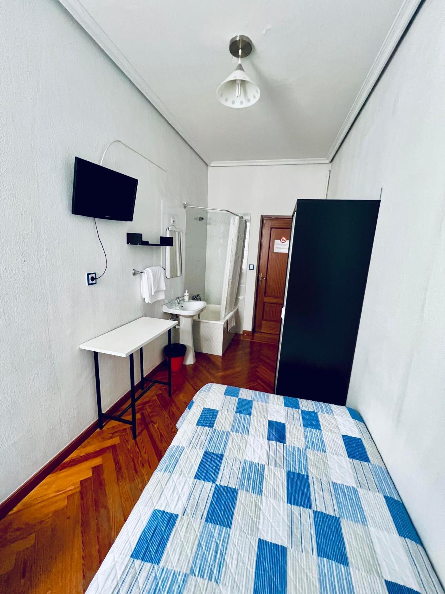 Hostal Conde De Alba Madrid Ngoại thất bức ảnh