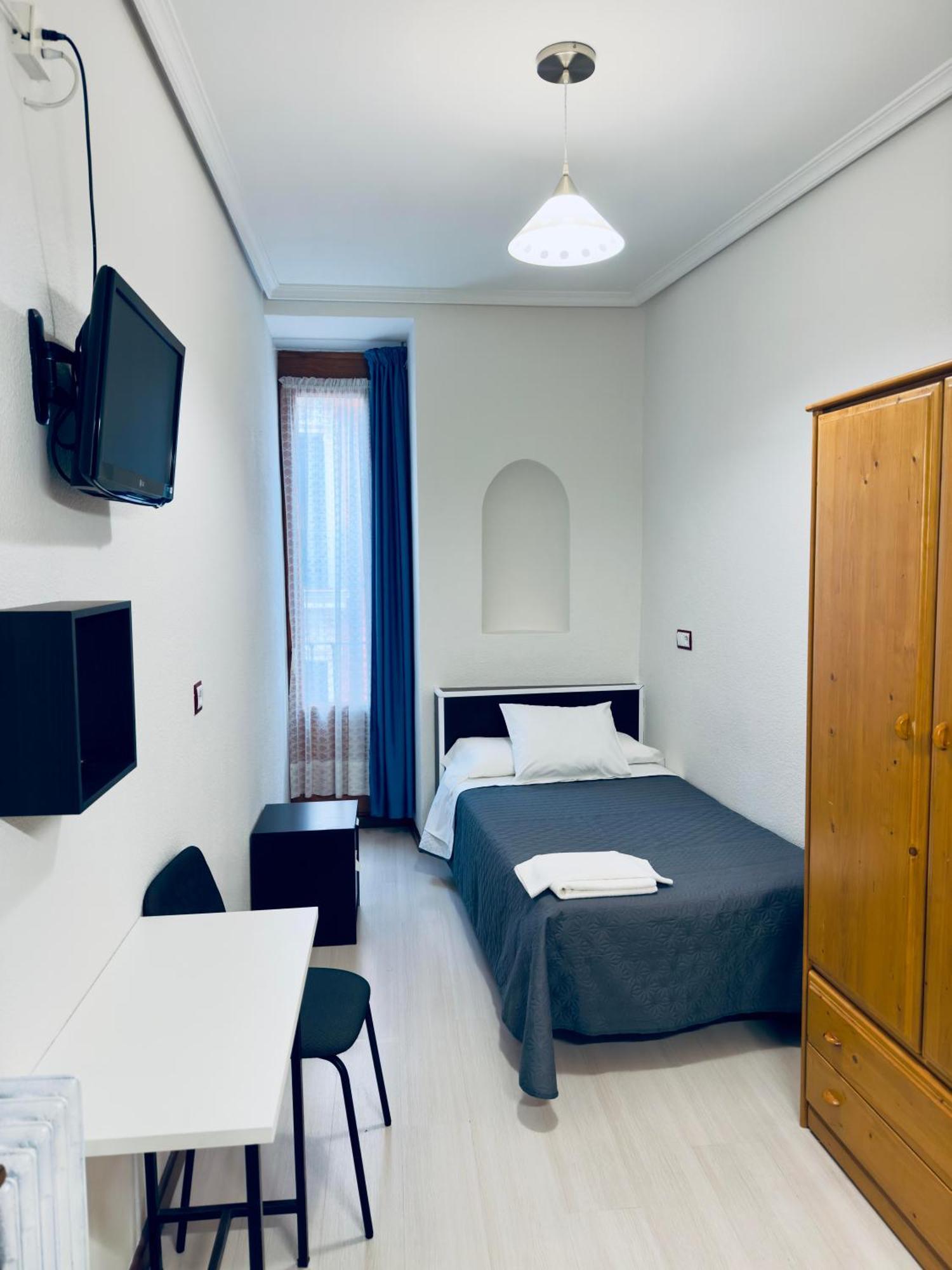 Hostal Conde De Alba Madrid Ngoại thất bức ảnh